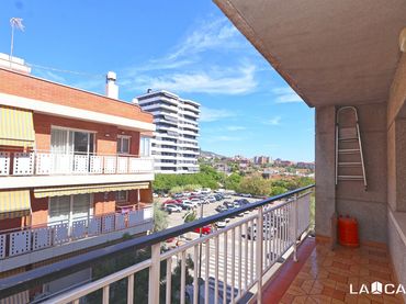 Piso con balcón en venta en Carrer de Miralta