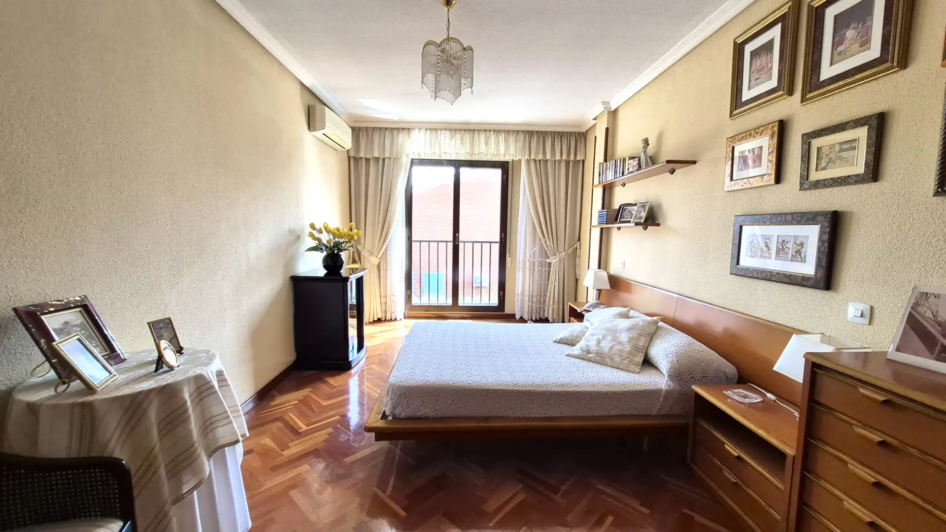 Dormitori de Casa o xalet en venda en Alcalá de Henares amb Aire condicionat, Calefacció i Parquet
