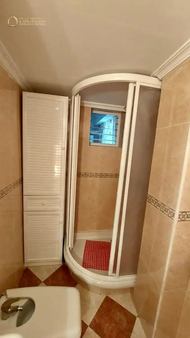 Bathroom of Flat for sale in Sevilla  with Air Conditioner, Heating and Terrace