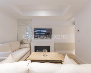 Sala d'estar de Apartament en venda en  Madrid Capital amb Aire condicionat i Calefacció