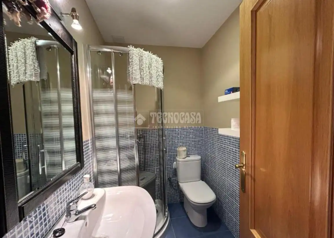 Baño de Casa adosada en venta en Baeza con Aire acondicionado, Calefacción y Piscina