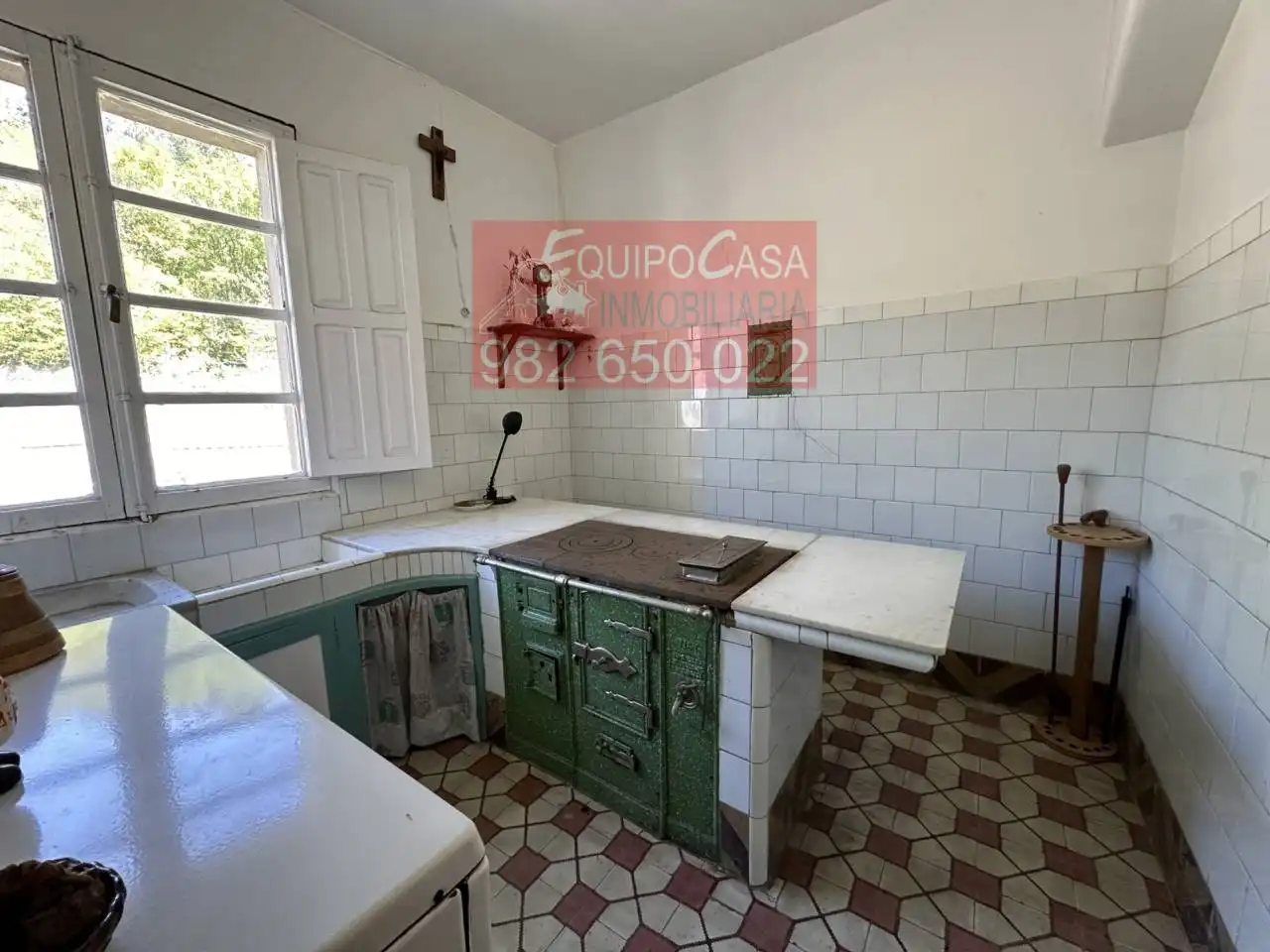 Cuina de Casa adosada en venda en Palas de Rei amb Calefacció, Jardí privat i Parquet