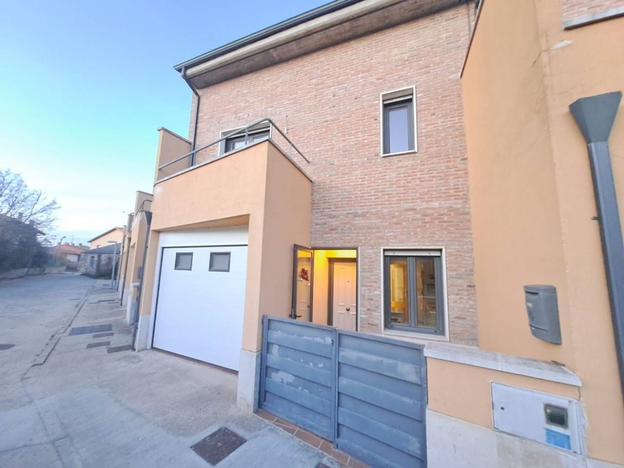 Exterior view of Single-family semi-detached for sale in Arcos  with Air Conditioner, Heating and Private garden