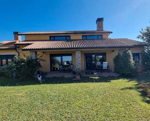 Vista exterior de Casa o xalet en venda en Miño amb Calefacció, Jardí privat i Terrassa