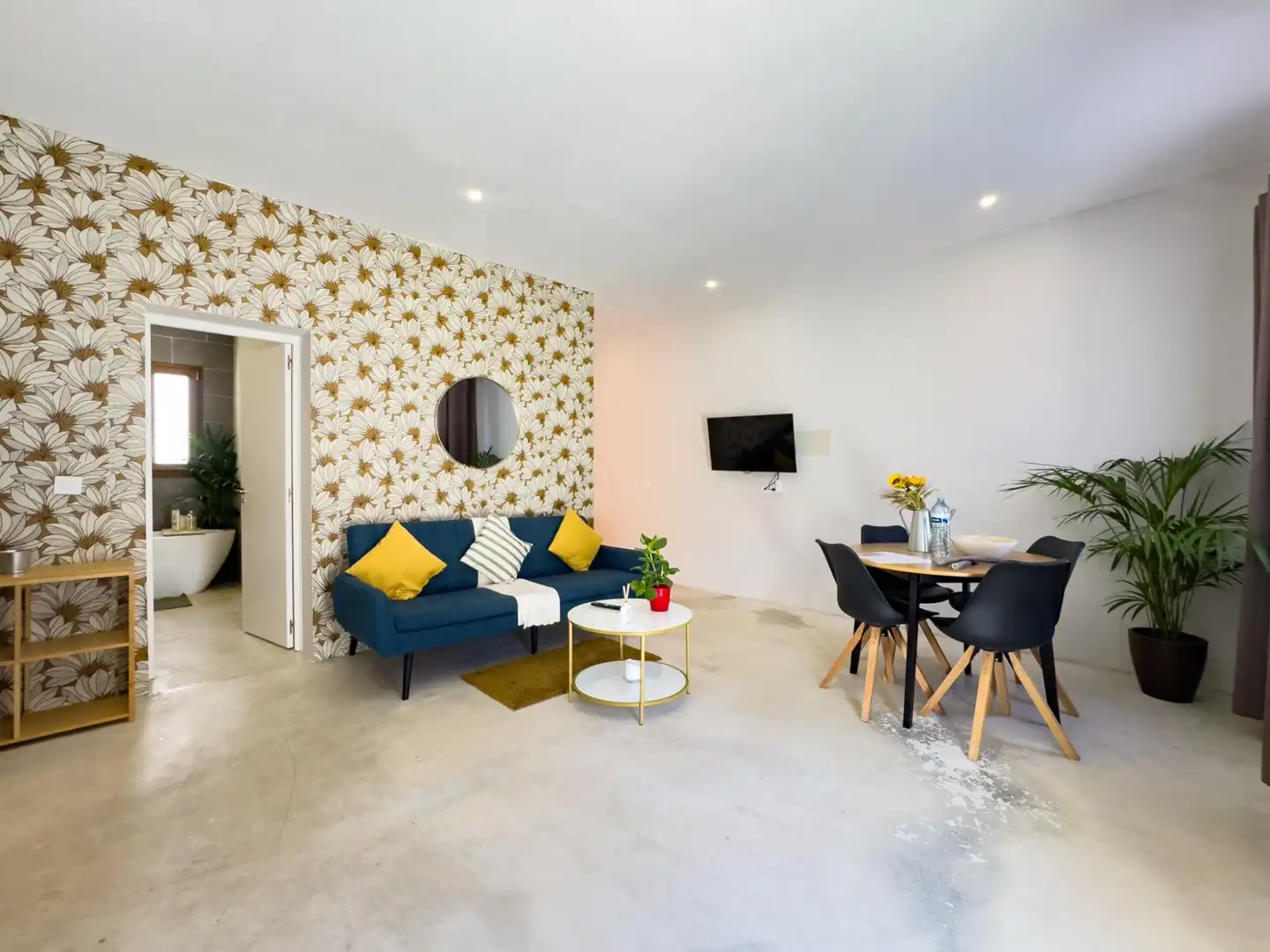 Sala d'estar de Casa o xalet en venda en Los Silos amb Aire condicionat, Terrassa i Moblat
