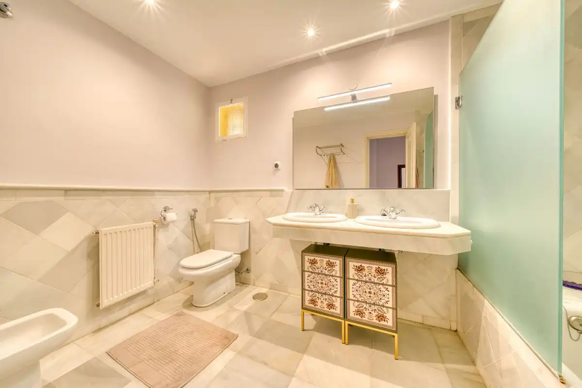 Bathroom of Houses for rent in Marbella  with Air Conditioner, Private garden and Terrace