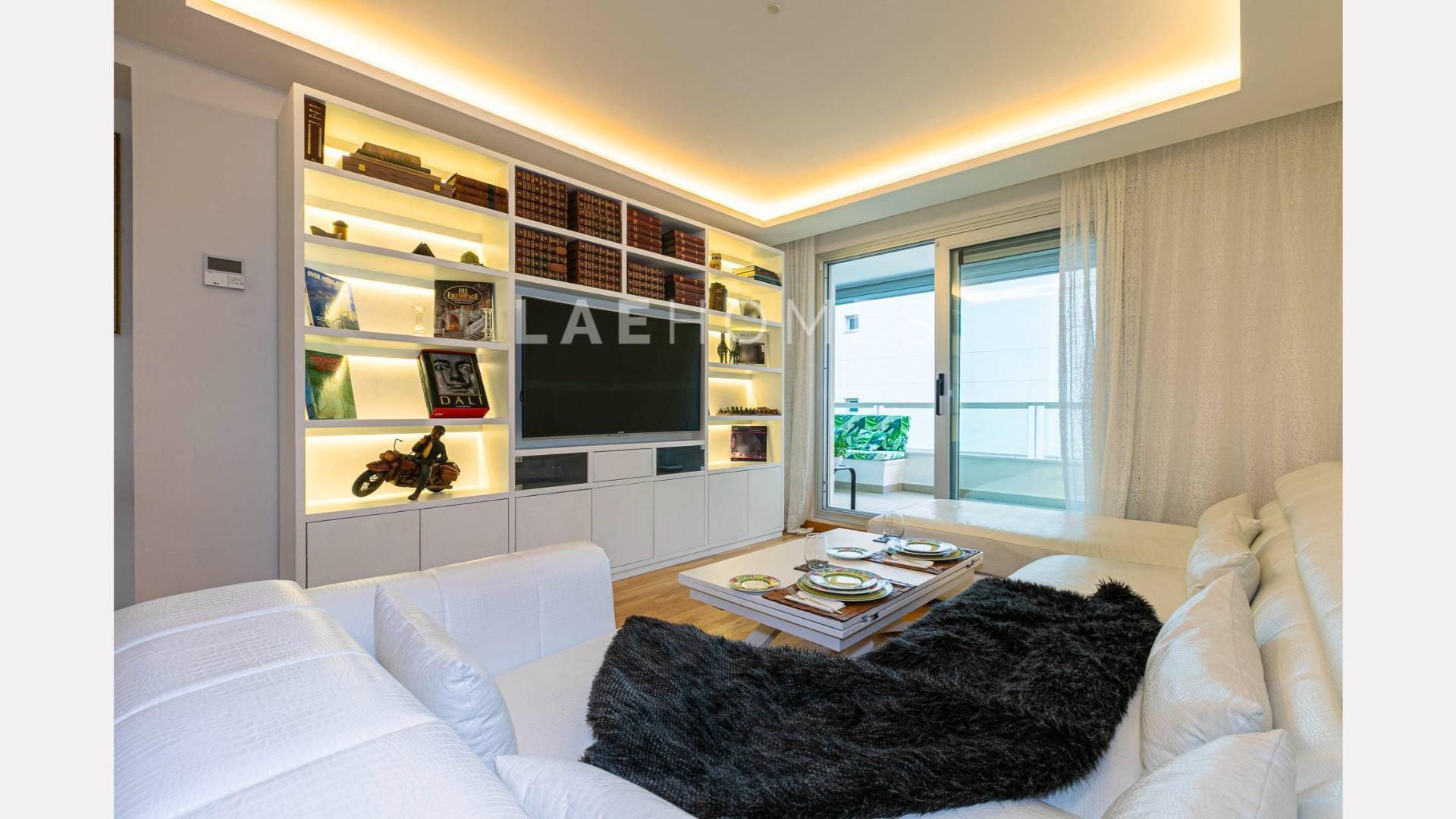 Sala d'estar de Apartament en venda en Marbella amb Aire condicionat, Calefacció i Jardí privat