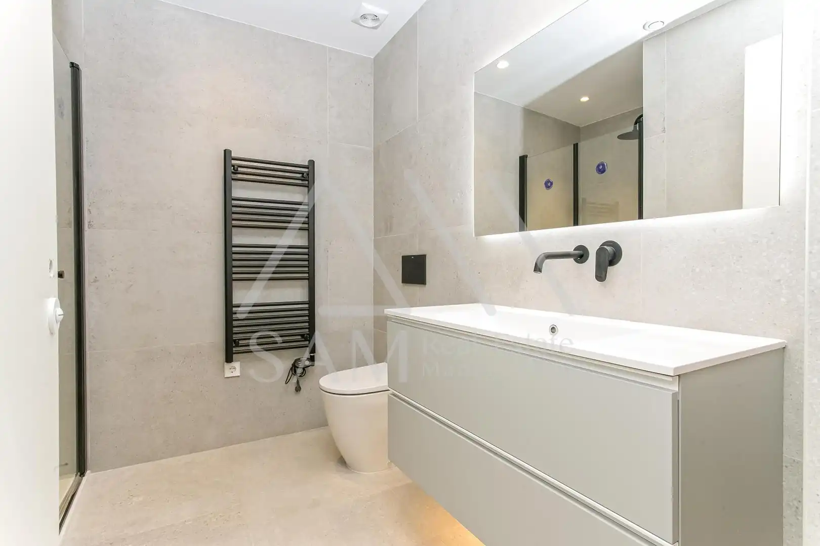 Badezimmer von Wohnung zum Verkauf in Barcelona mit Heizung und Gemeinschaftspool