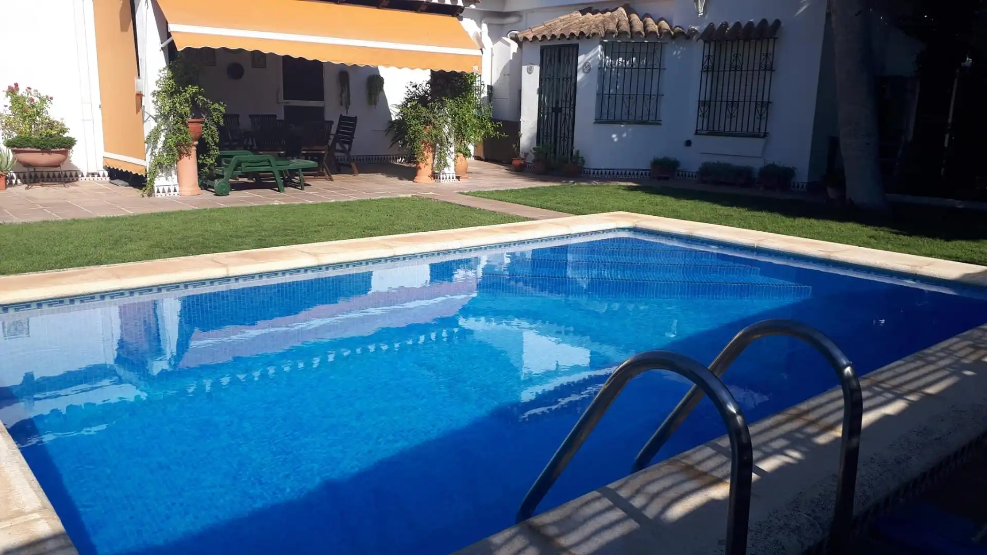 Piscina de Casa o chalet en venta en Chiclana de la Frontera con Calefacción, Jardín privado y Trastero