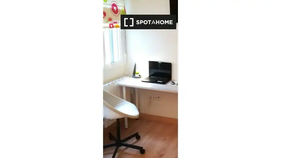 Habitación de Piso de alquiler en Zaragoza con Aire acondicionado, Calefacción y Amueblado
