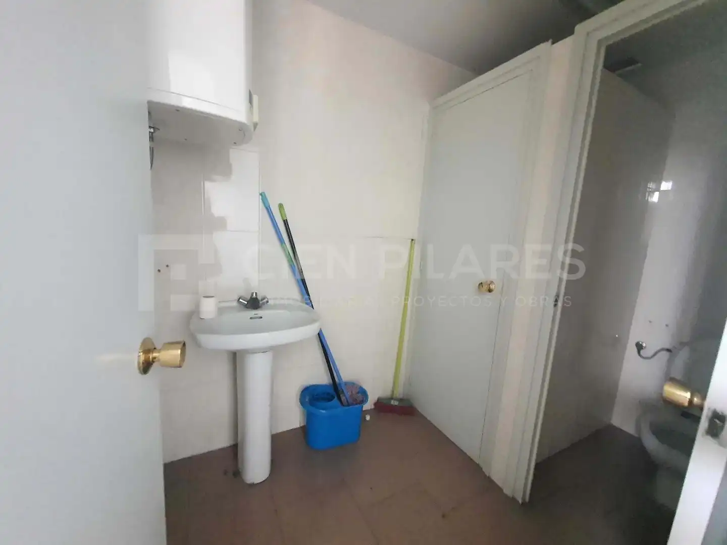 Bathroom of Industrial buildings for rent in Arnedo