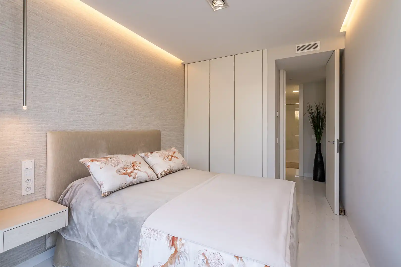 Bedroom of Ground floor for sale in Estepona  with Air Conditioner, Private garden and Terrace