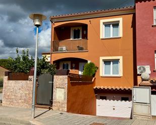 Vista exterior de Casa adosada en venda en Palafrugell amb Aire condicionat, Terrassa i Piscina