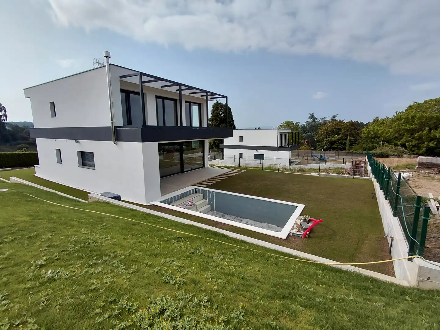 Piscina de Casa o xalet en venda en Oleiros amb Calefacció, Jardí privat i Parquet