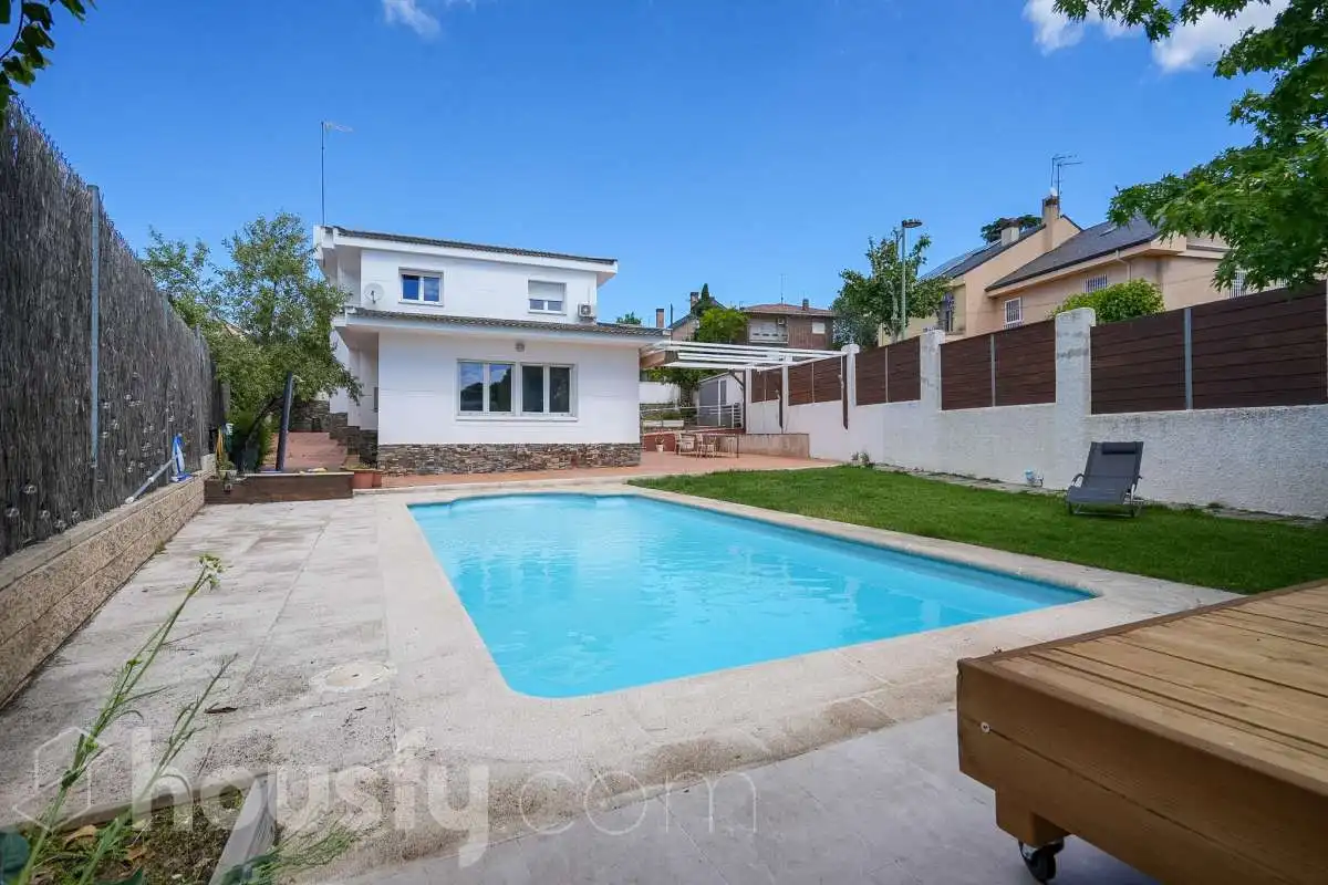Piscina de Casa o chalet en venta en Pozuelo de Alarcón con Aire acondicionado, Calefacción y Jardín privado