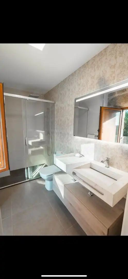 Bany de Casa o xalet en venda en A Merca   amb Jardí privat, Terrassa i Moblat