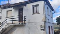 Vista exterior de Casa o xalet en venda en Villaviciosa amb Piscina