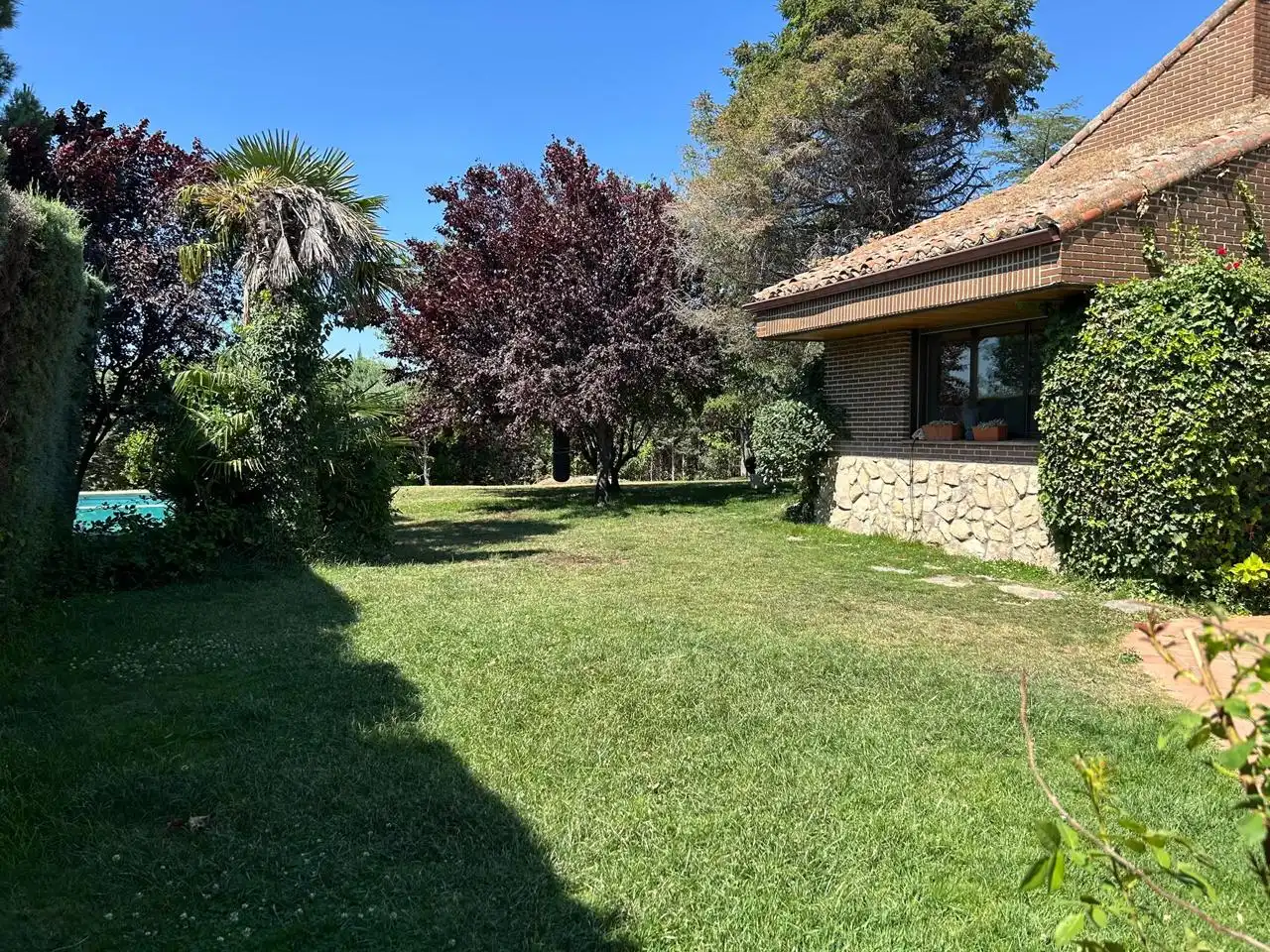 Jardín de Casa o chalet en venta en Majadahonda con Calefacción, Jardín privado y Parquet