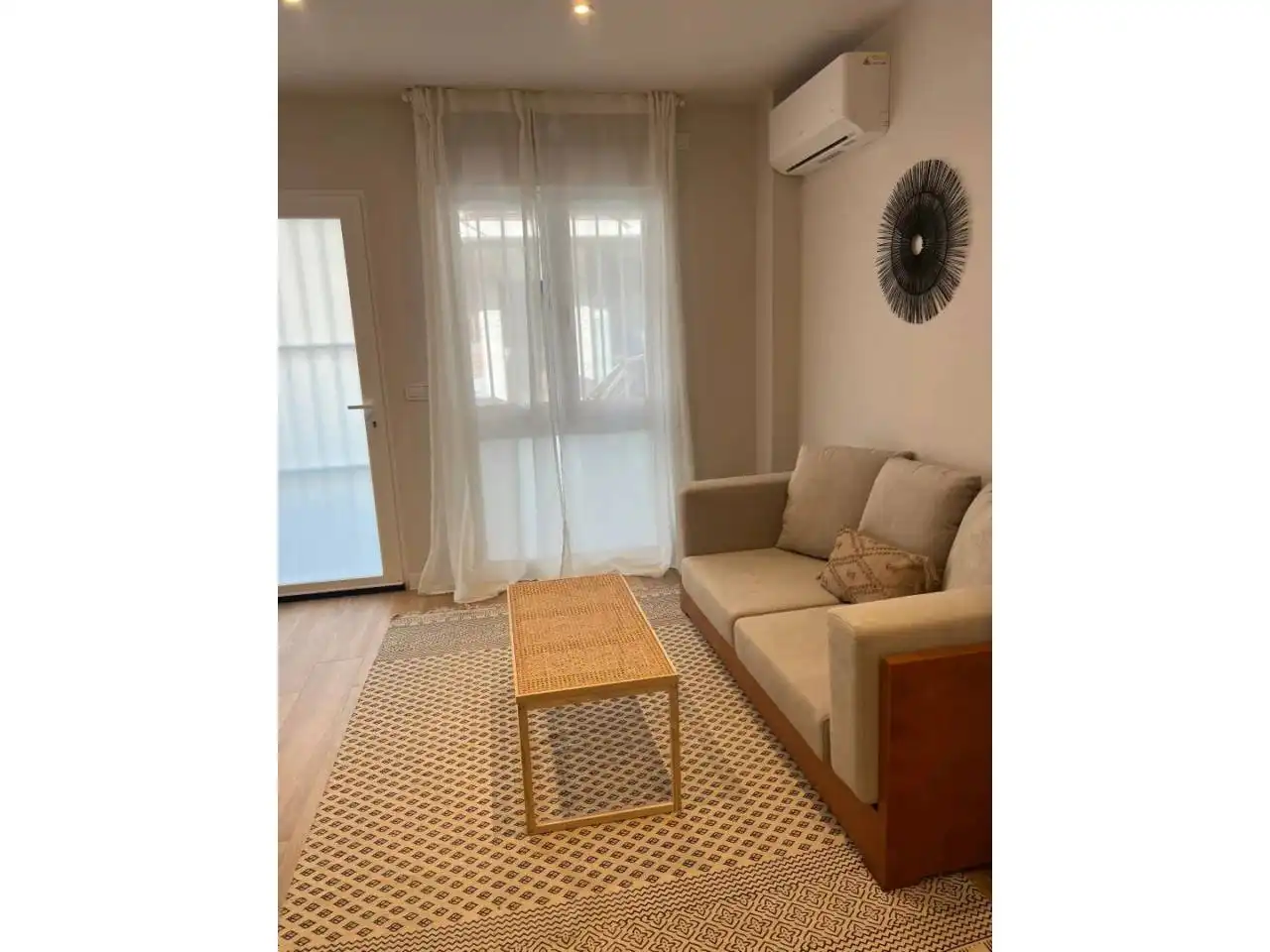 Living room of Apartments for sale in Barcelona  with Air Conditioner, Parquet flooring and Furnished