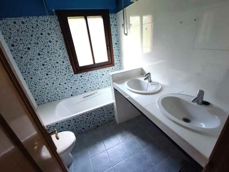 Baño de Casa adosada en venta en Zuia con Jardín privado y Balcón