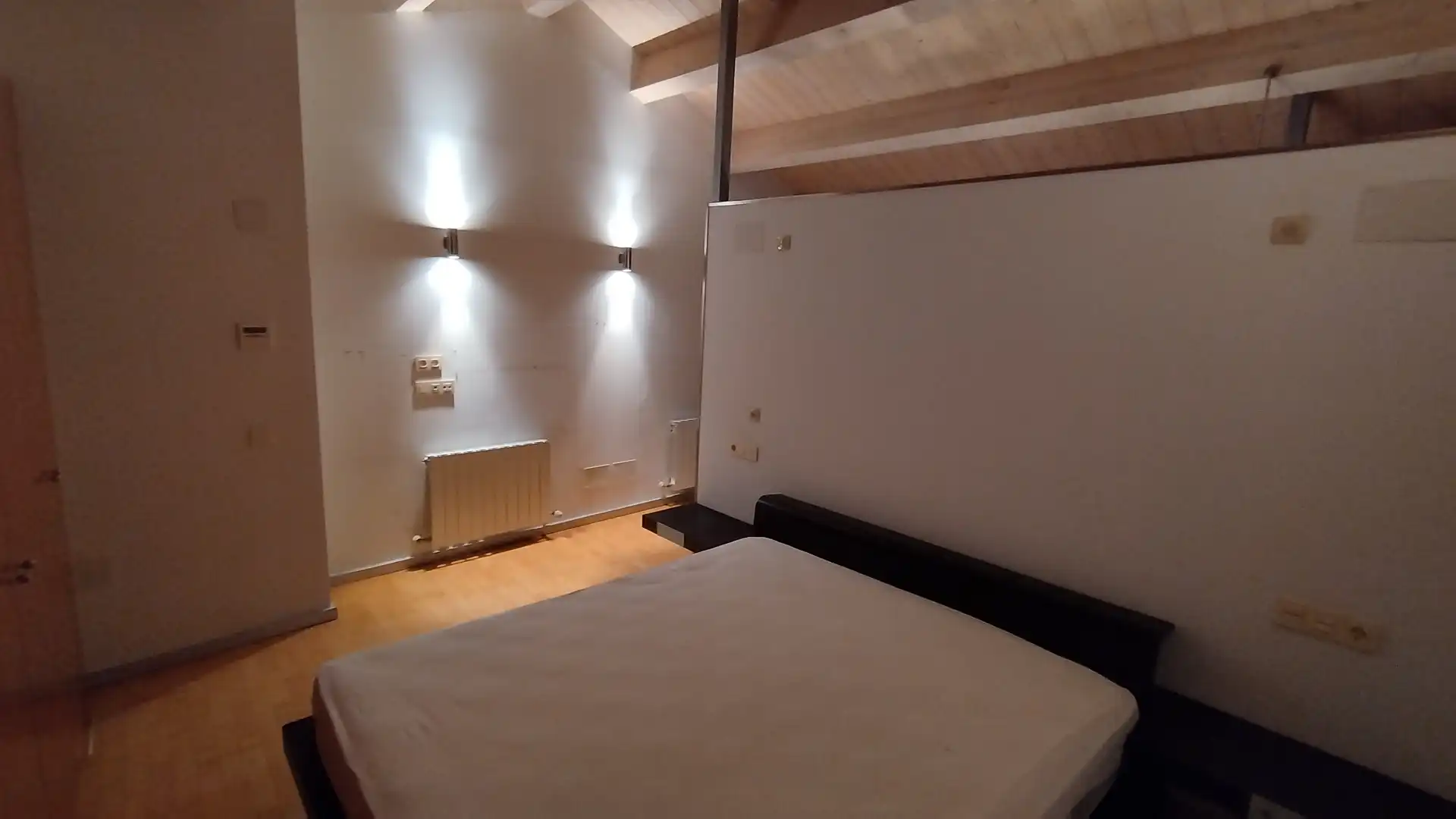 Dormitori de Pis en venda en Huesca amb Aire condicionat, Terrassa i Moblat