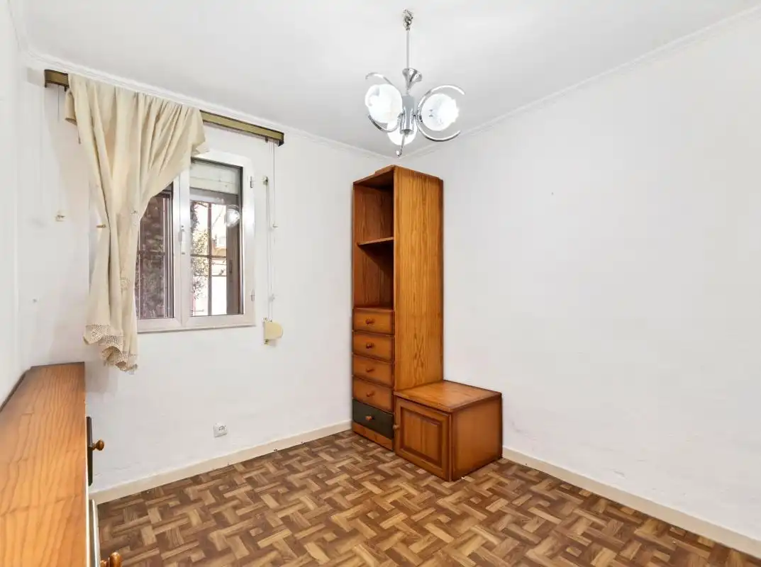 Habitación de Planta baja en venta en Madrid con Calefacción