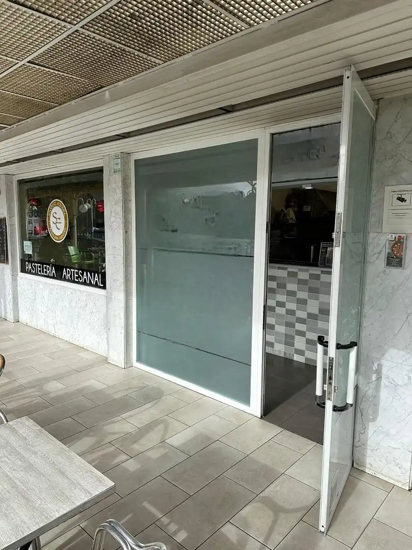 Local en venda en Torrelodones amb Aire condicionat, Terrassa i Moblat