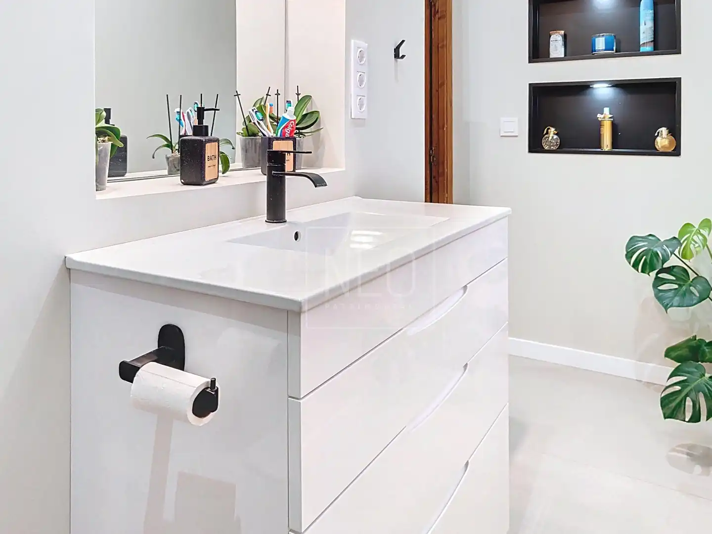 Bathroom of Ground floor for sale in Dénia  with Air Conditioner and Parquet flooring