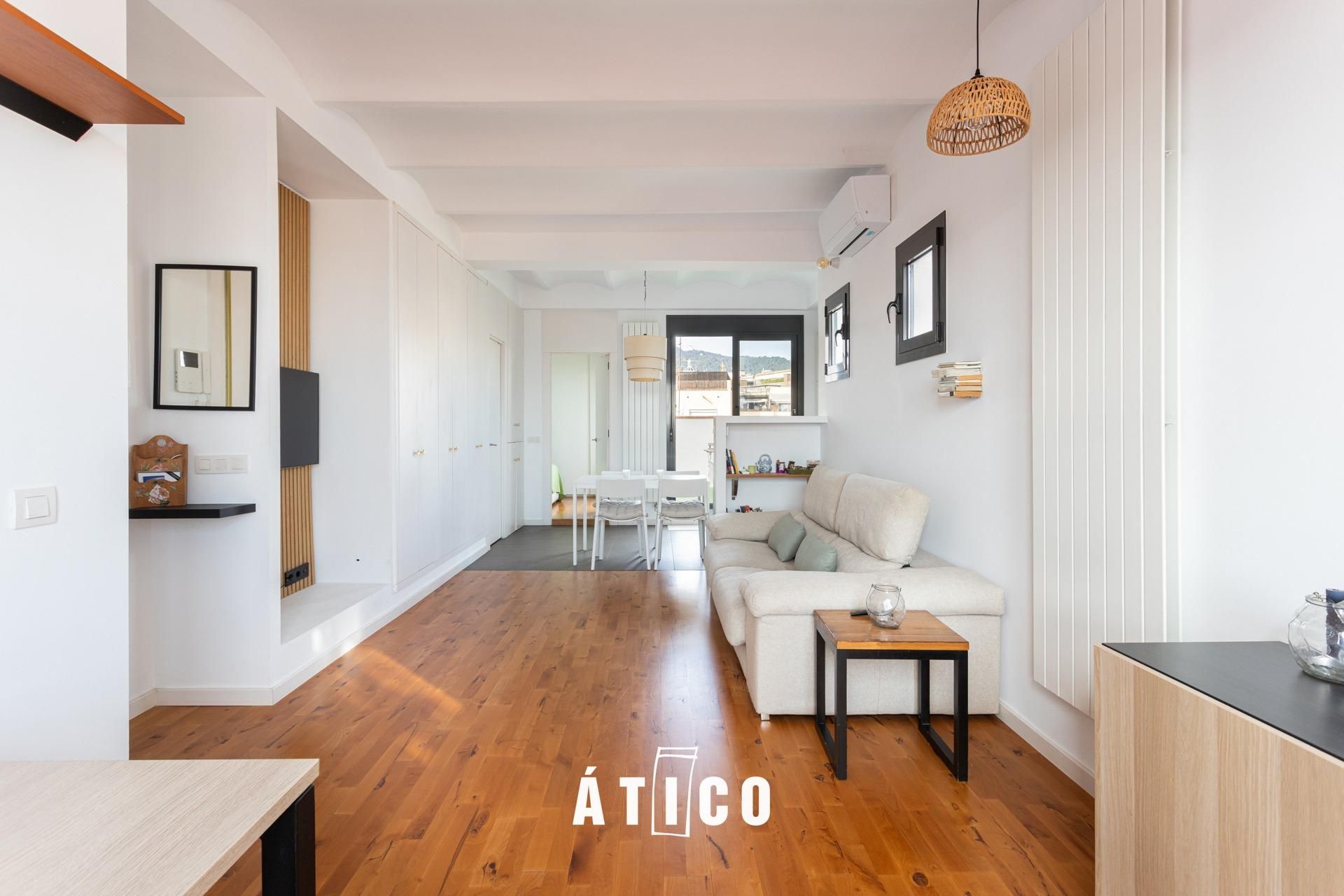 Sala de estar de Ático en venta en  Barcelona Capital con Calefacción, Parquet y Terraza