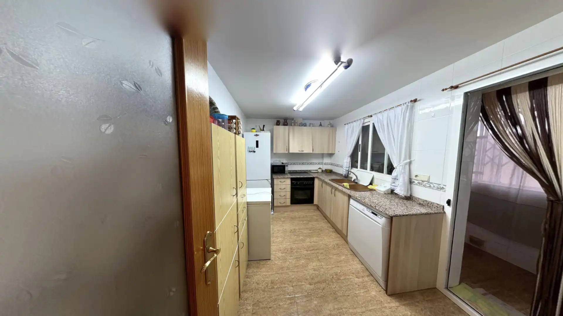 Cocina de Casa adosada en venta en Caudete de las Fuentes con Calefacción, Terraza y Amueblado
