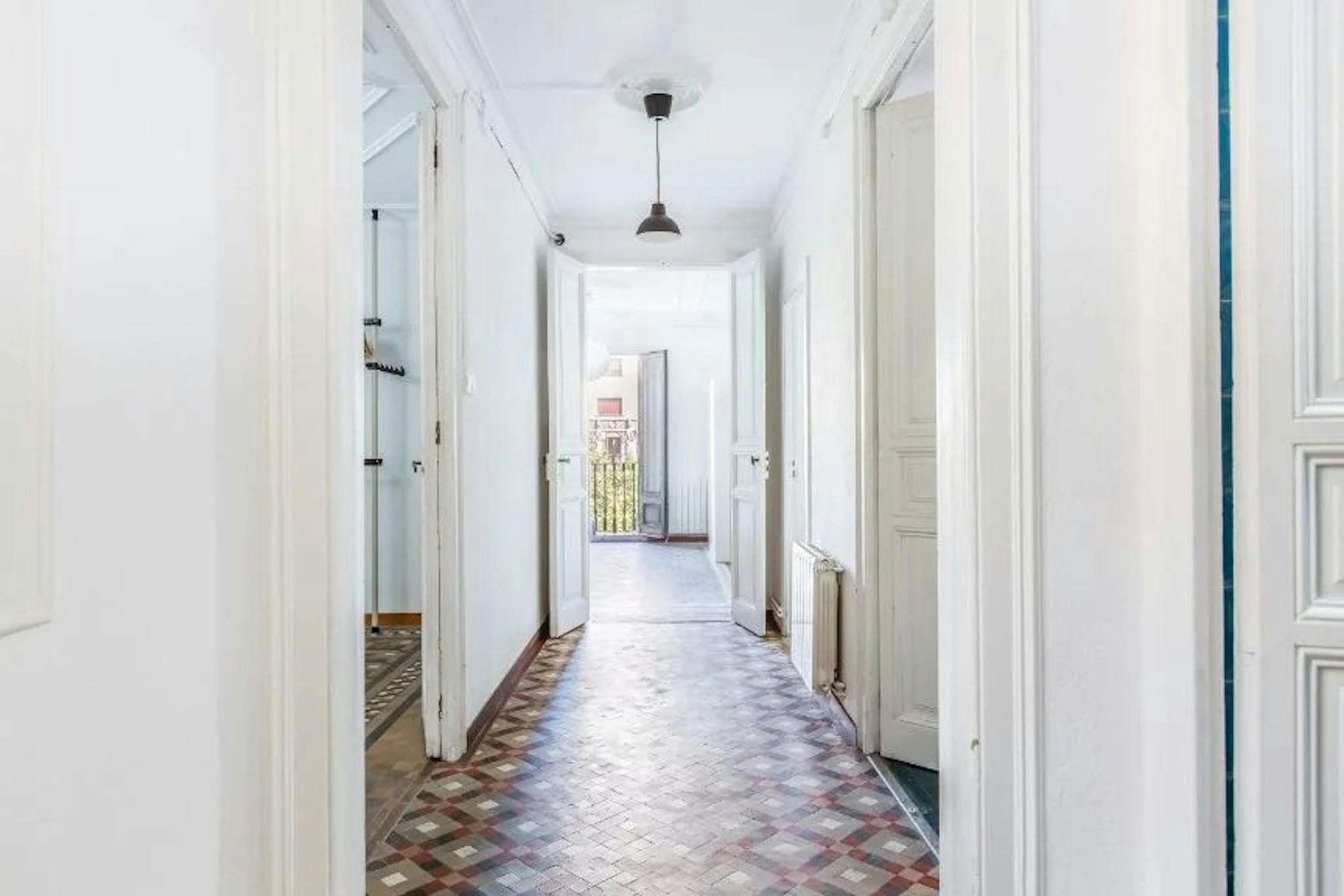 Flat to share in  Barcelona Capital  with Heating