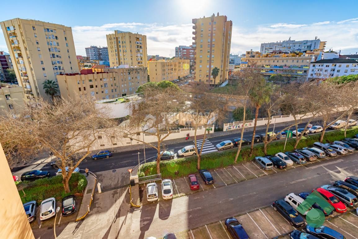 Vista exterior de Pis en venda en Algeciras amb Balcó