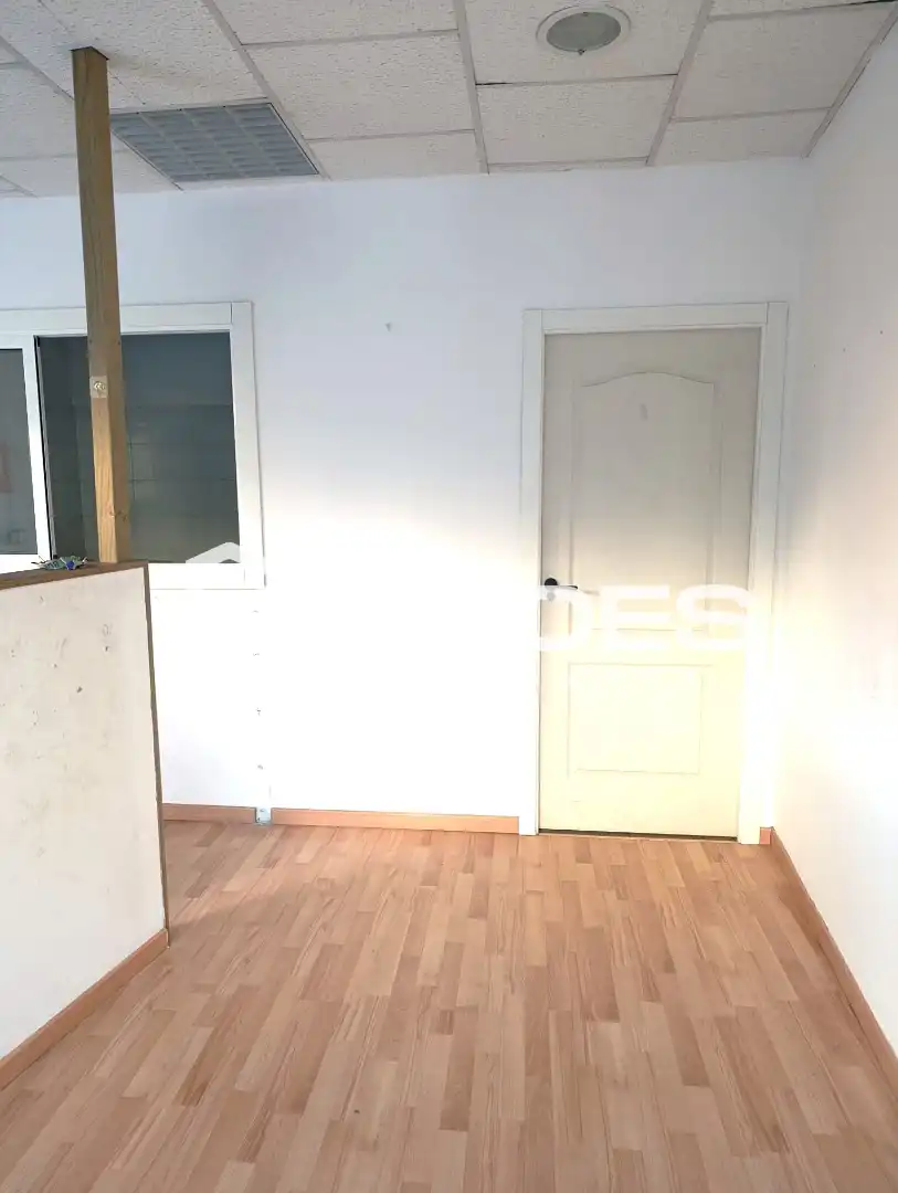 Habitación de Local de alquiler en Torrelles de Llobregat con Aire acondicionado y Calefacción
