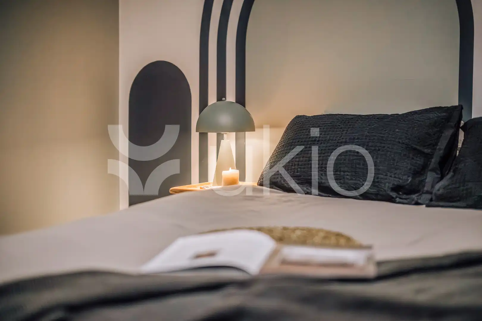Dormitori de Apartament de lloguer en Madrid amb Aire condicionat, Calefacció i Moblat