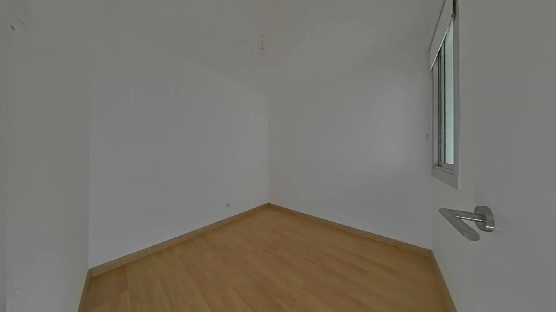 Habitación de Piso en venta en Santa Coloma de Gramenet con Parquet