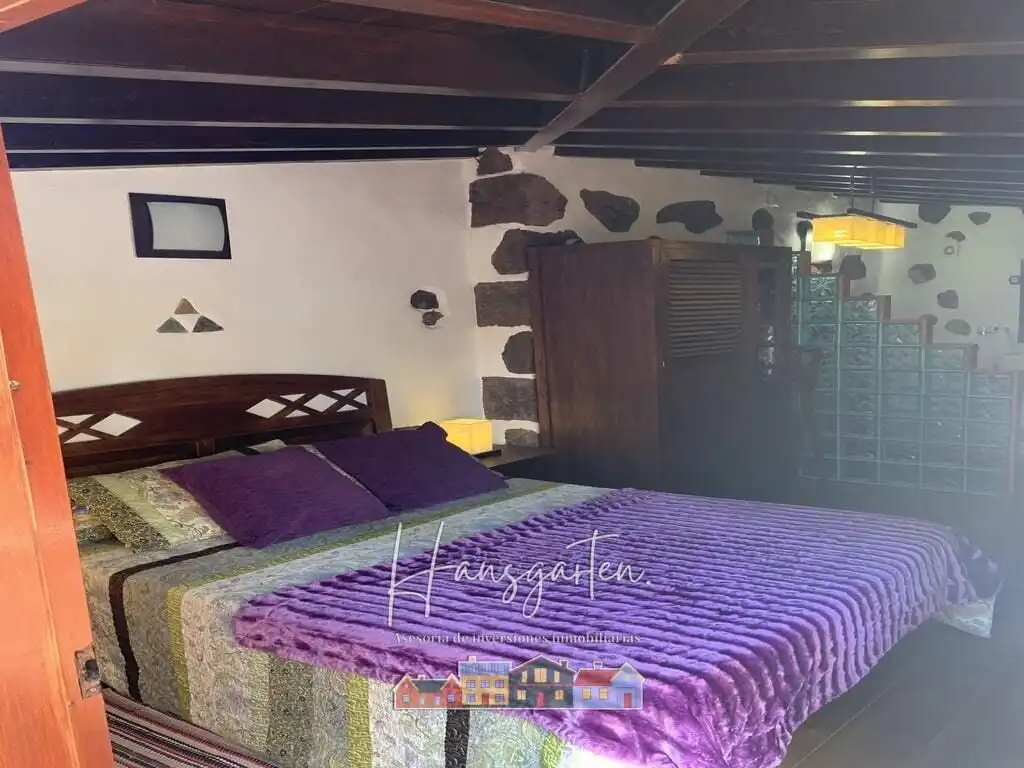Dormitori de Finca rústica en venda en Tejeda amb Aire condicionat i Jardí privat