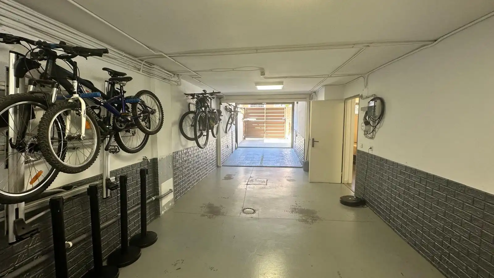 Parking of Detached homes for rent in Alcorcón  with Air Conditioner, Heating and Private garden