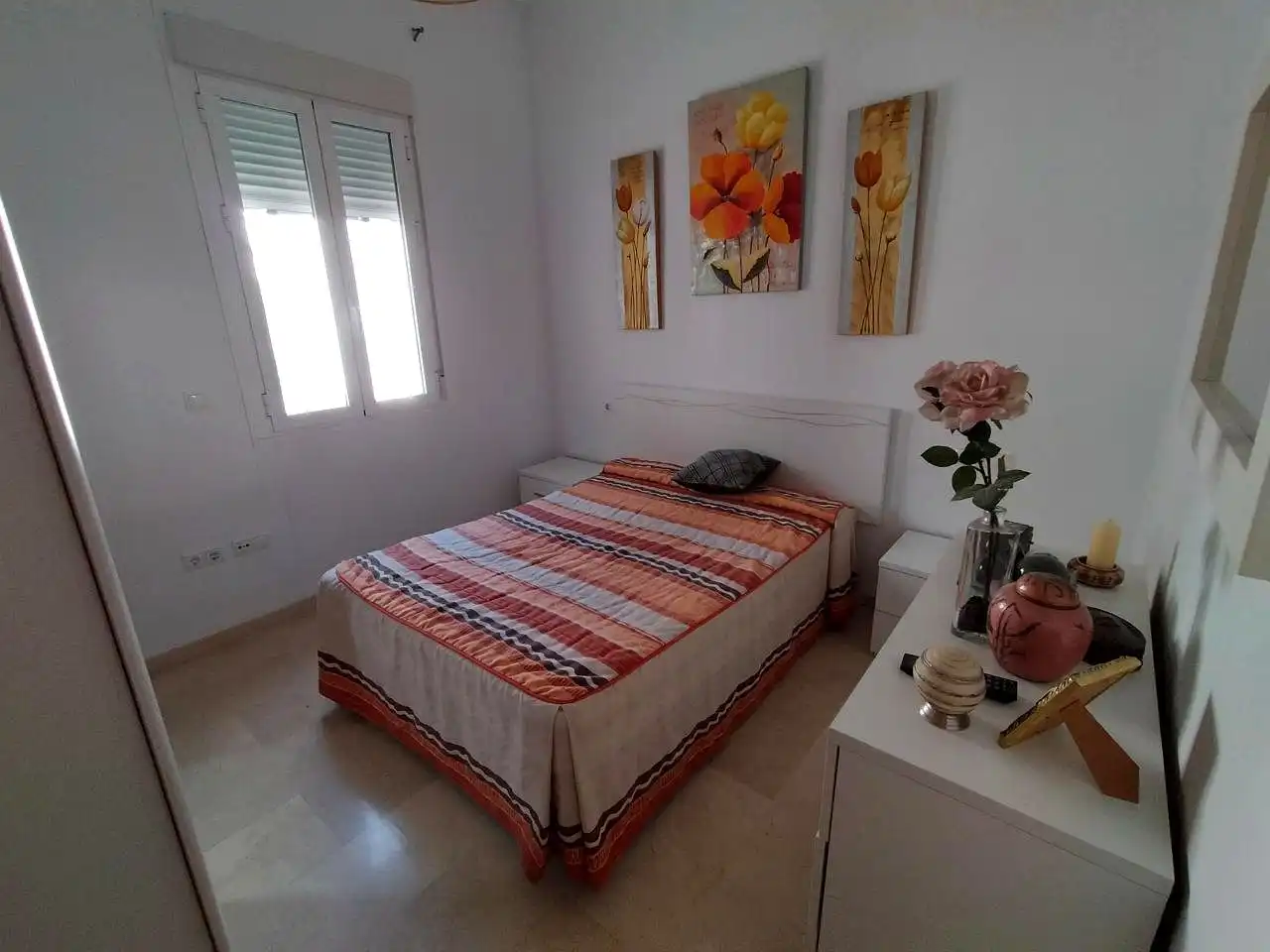 Dormitori de Apartament de lloguer en Córdoba amb Aire condicionat i Moblat