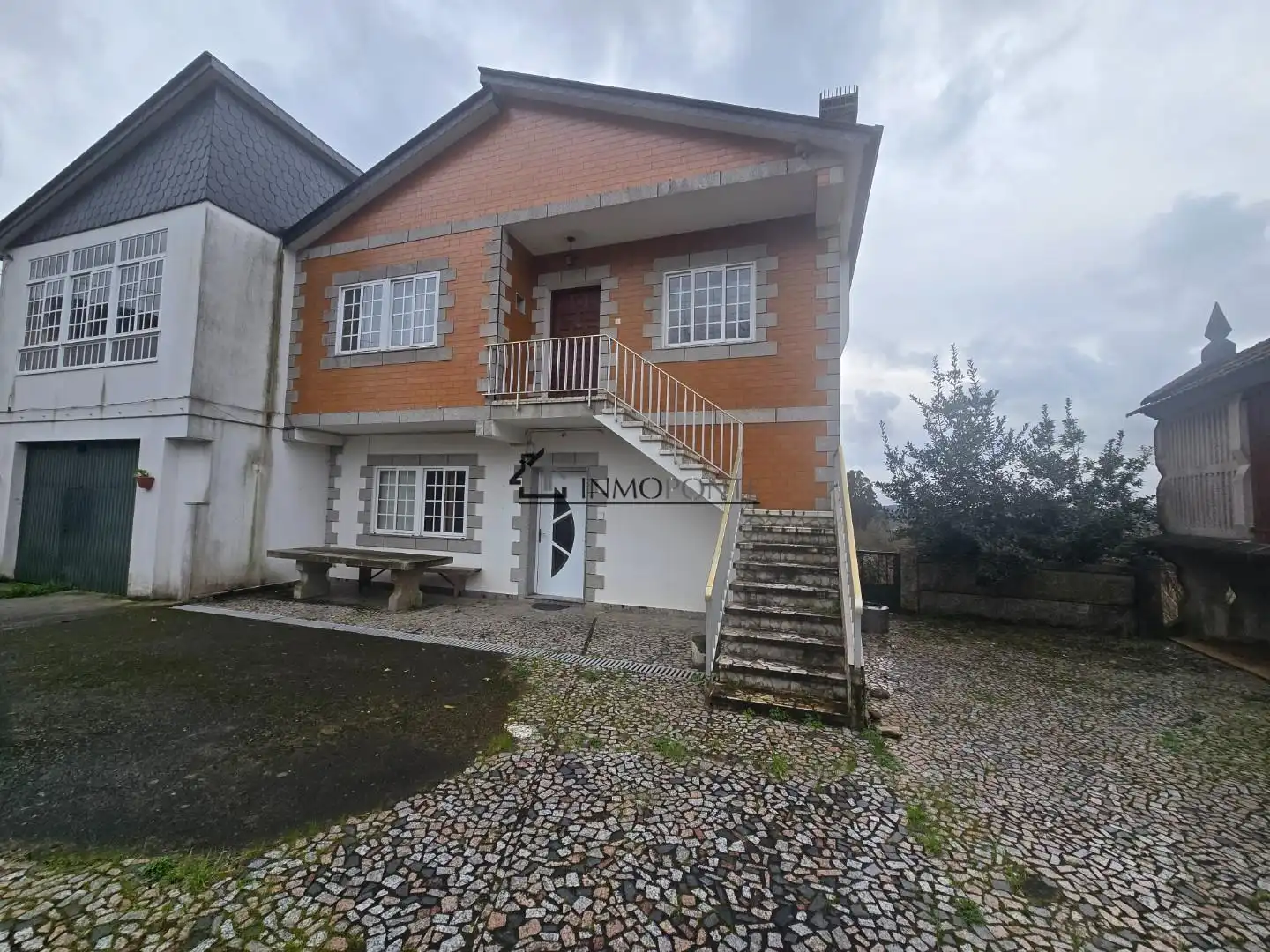 Vista exterior de Casa o xalet en venda en Moraña amb Jardí privat