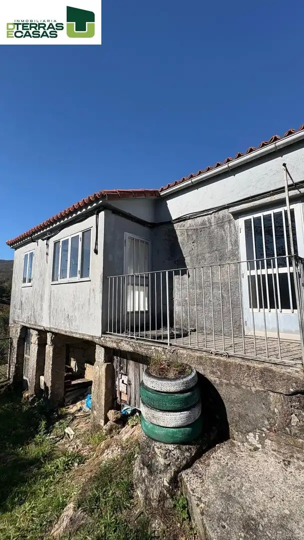 Vista exterior de Casa o xalet en venda en A Lama   amb Jardí privat