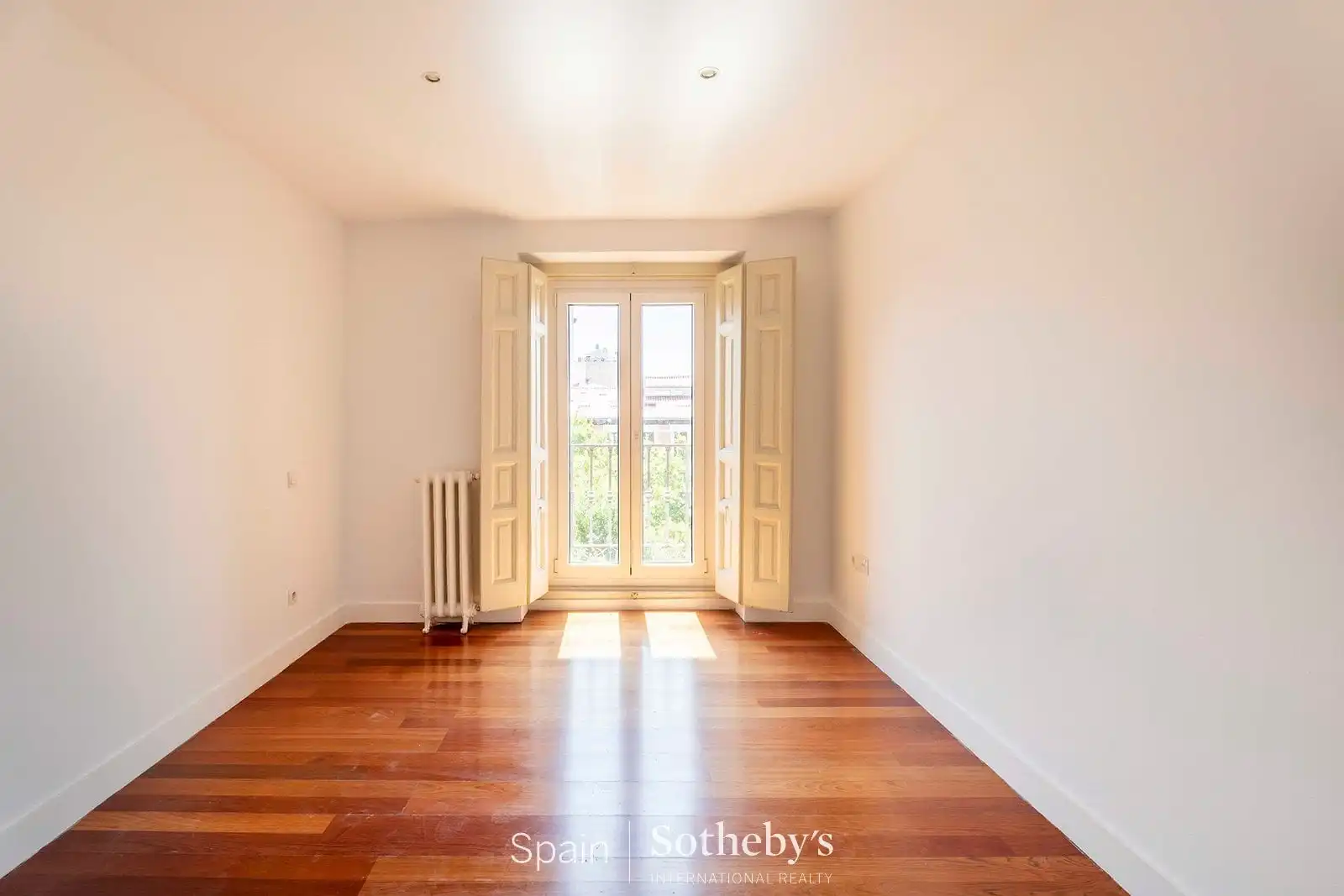 Apartament de lloguer a Plaza de Santa Bárbara, Justicia - Chueca