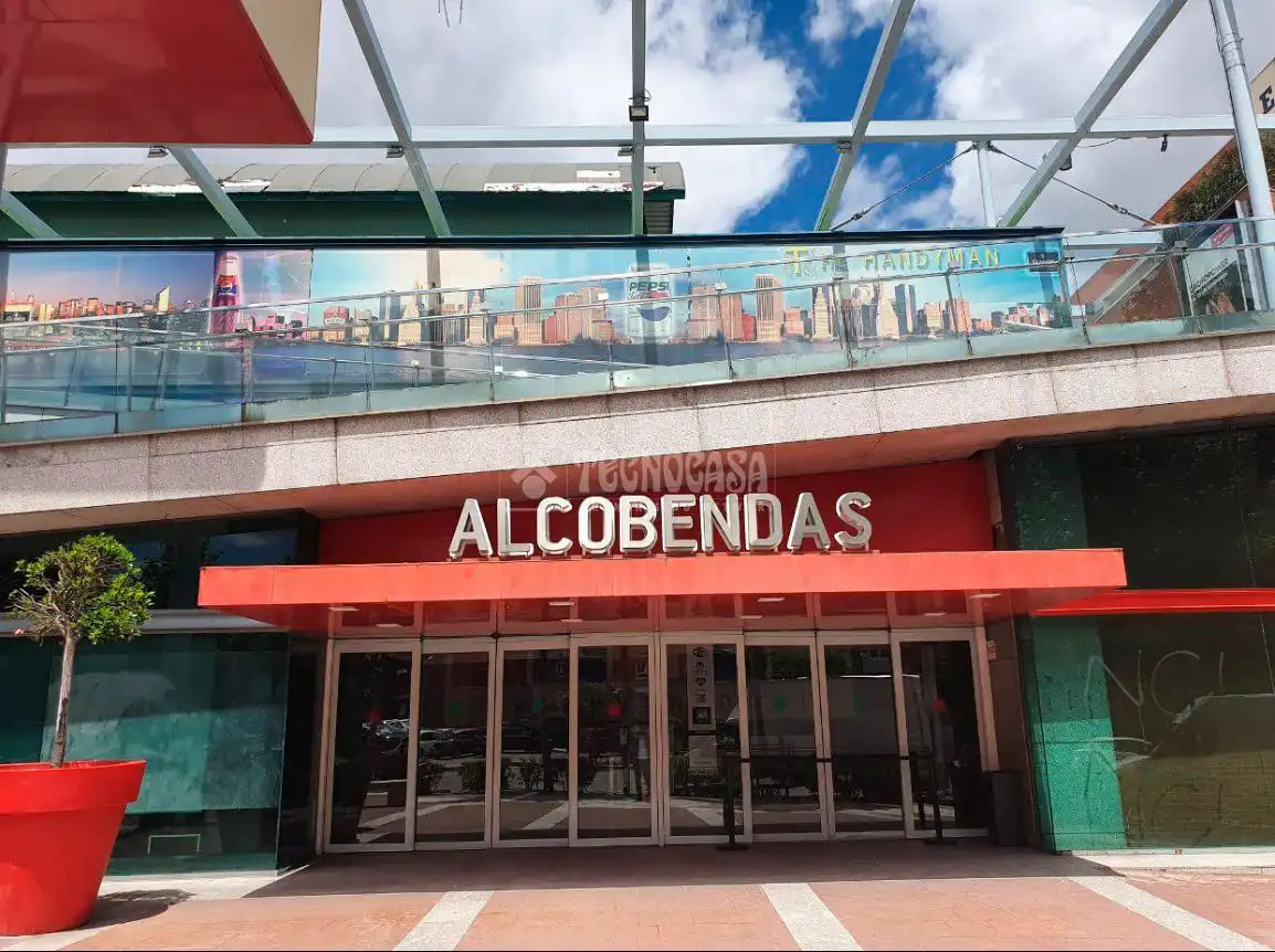 Vista exterior de Pis en venda en Alcobendas amb Calefacció, Parquet i Terrassa