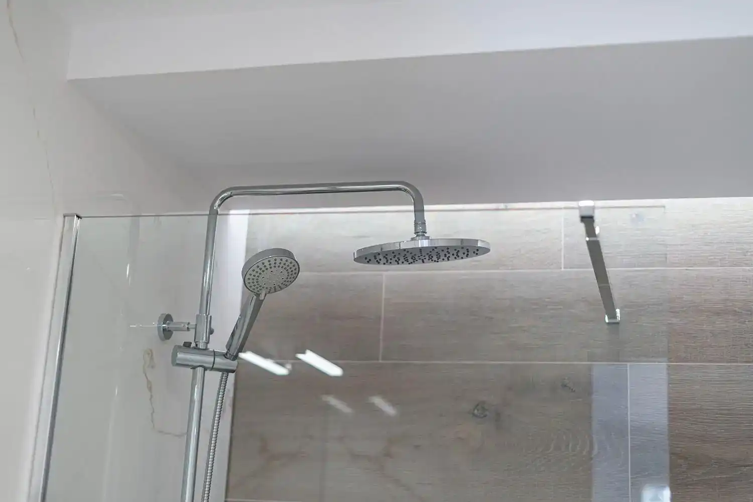 Badezimmer von Wohnung zur Miete in  Zaragoza Capital mit Klimaanlage und Balkon