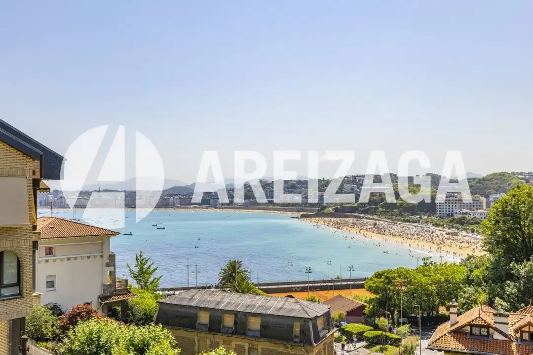 Vista exterior de Casa o xalet en venda en Donostia - San Sebastián  amb Calefacció, Jardí privat i Terrassa
