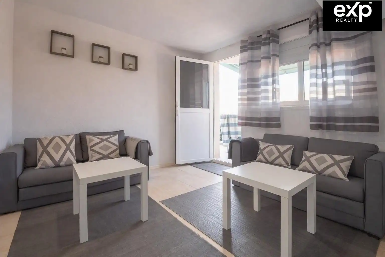 Sala de estar de Estudio en venta en O Grove   con Calefacción, Terraza y Amueblado