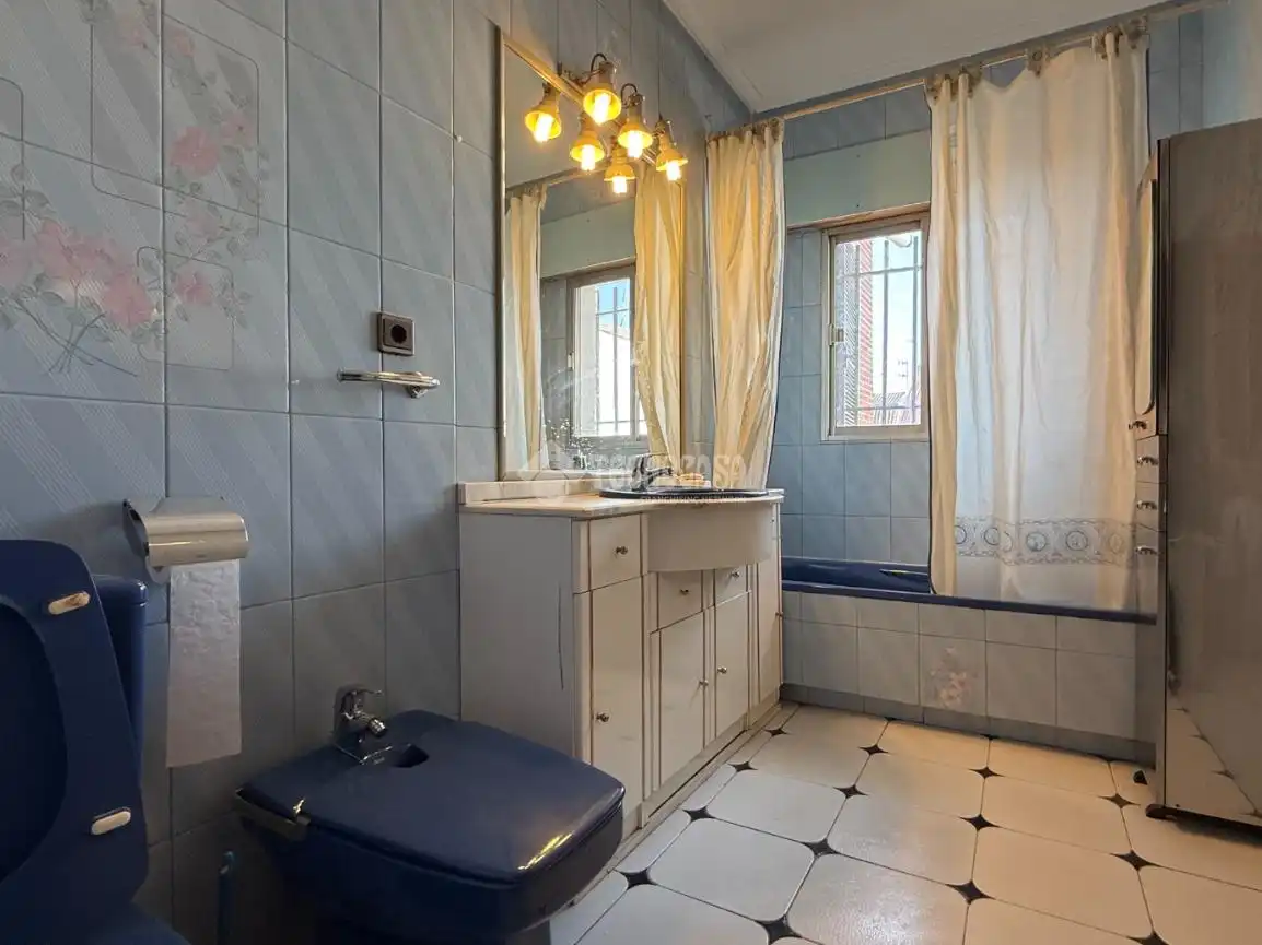Bany de Casa o xalet en venda en Madrid amb Calefacció, Jardí privat i Terrassa