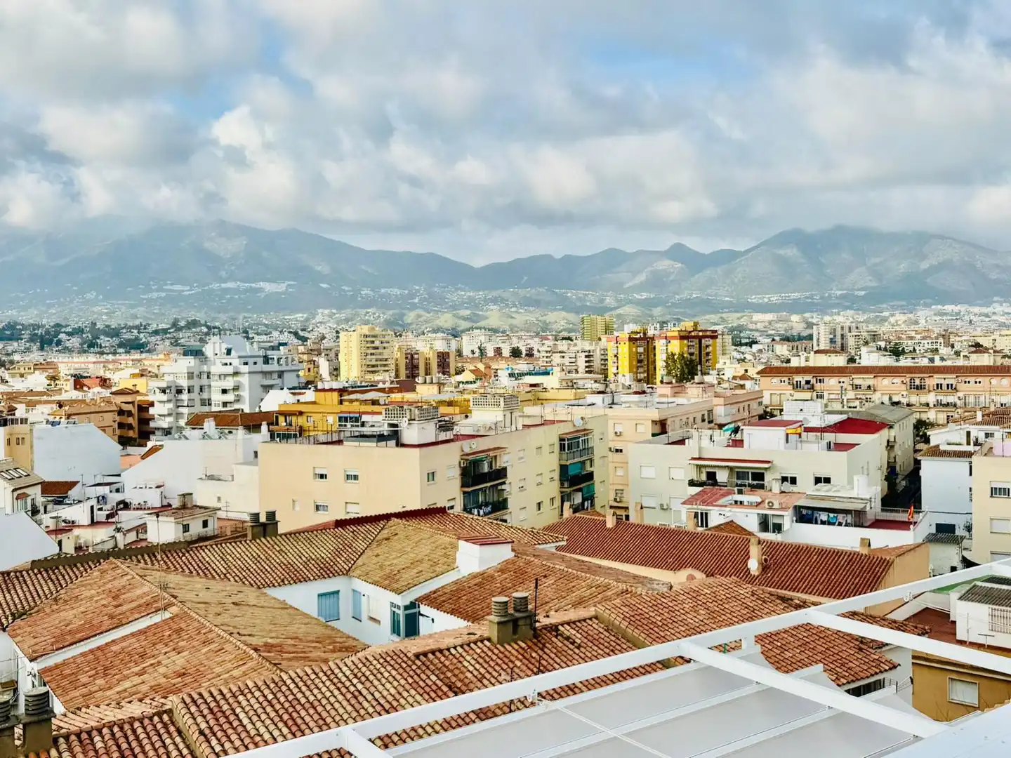Vista exterior de Àtic en venda en Fuengirola amb Aire condicionat, Terrassa i Moblat