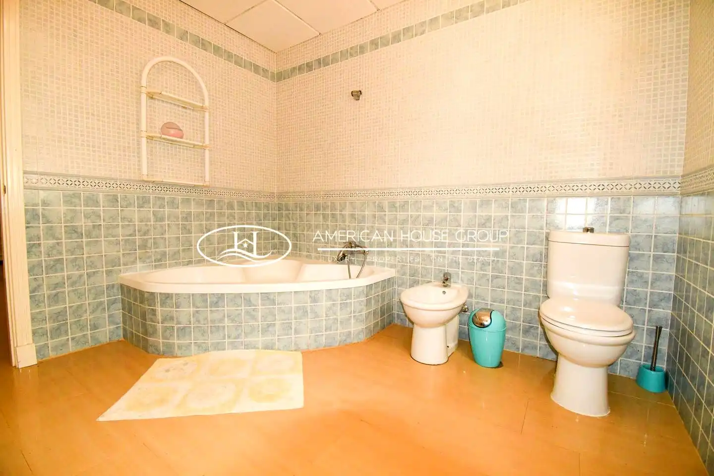 Bathroom of Houses for sale in Chiclana de la Frontera  with Air Conditioner, Heating and Private garden