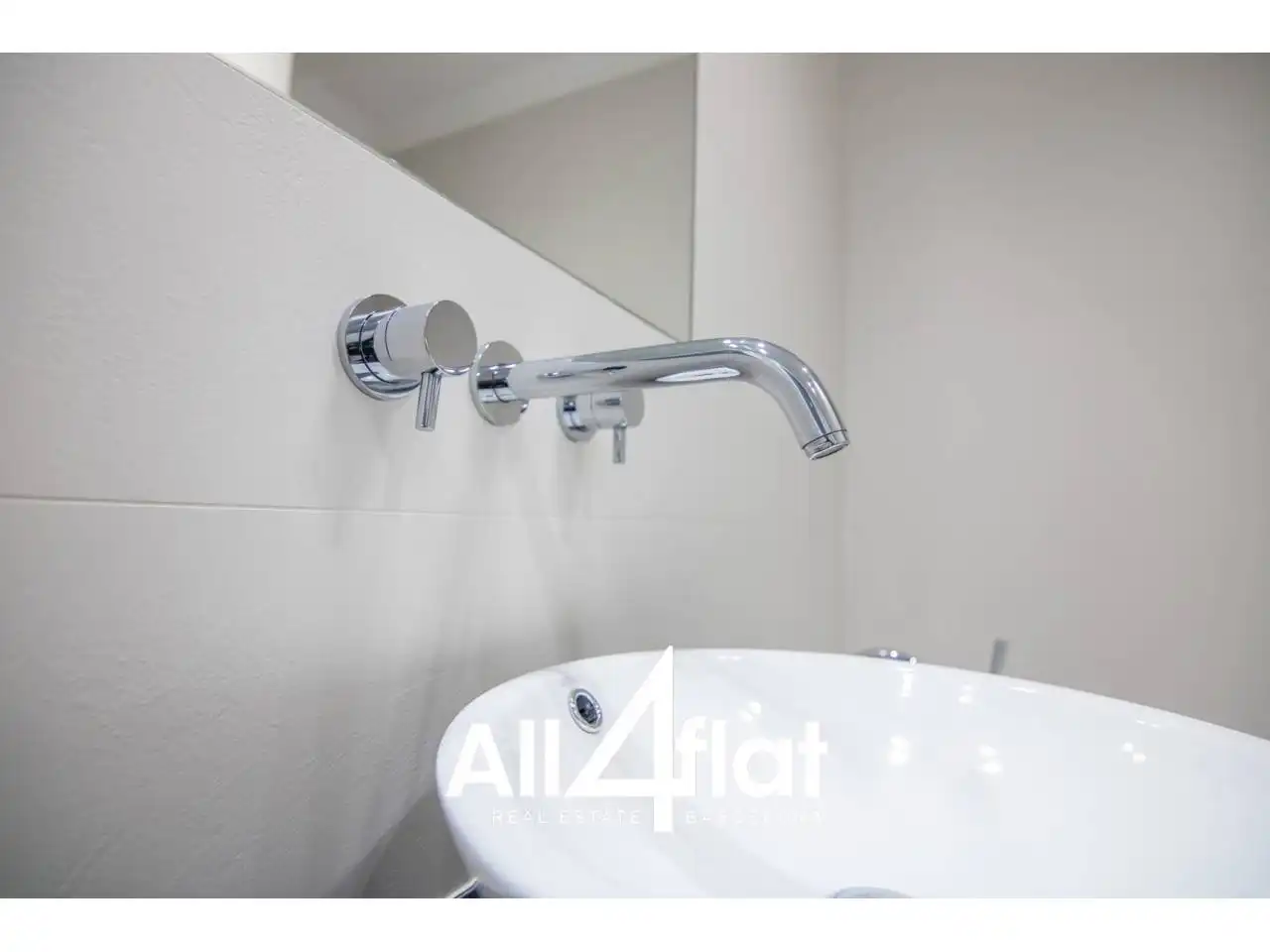 Bathroom of Flat for sale in Barcelona  with Air Conditioner, Heating and Parquet flooring