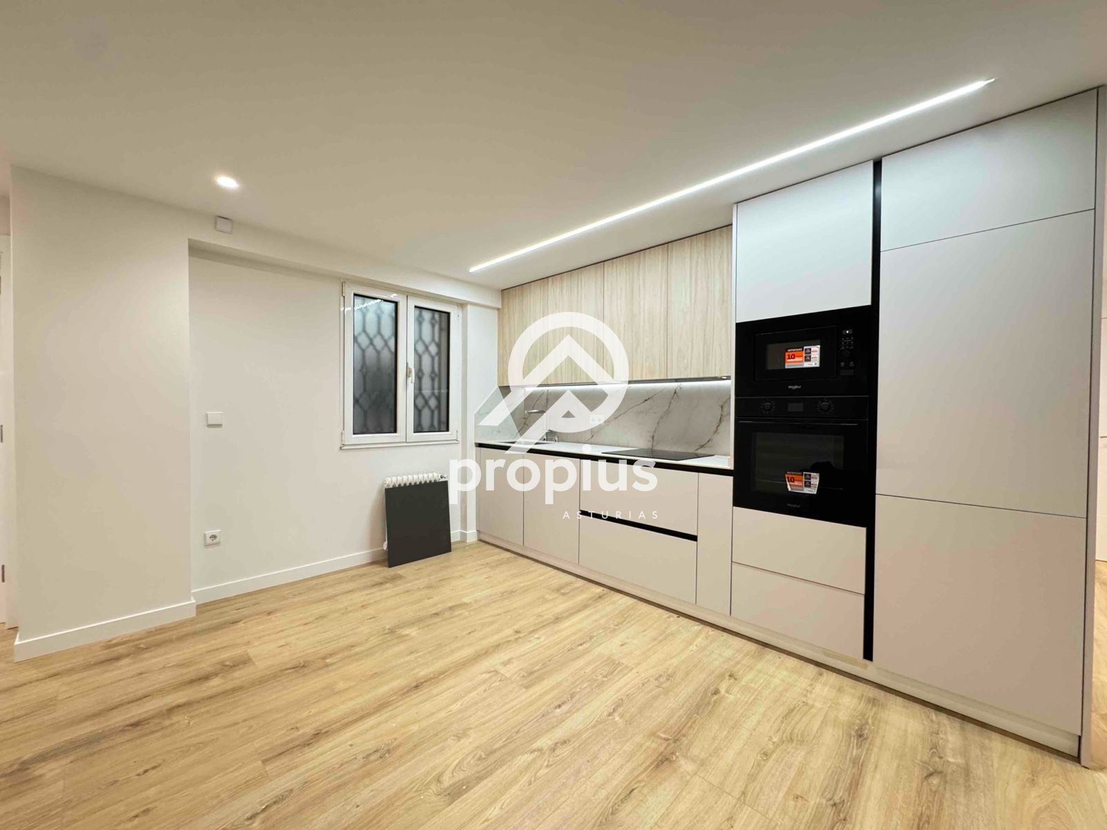 Flat for sale in Adosinda, Barrio del Centro, Centro